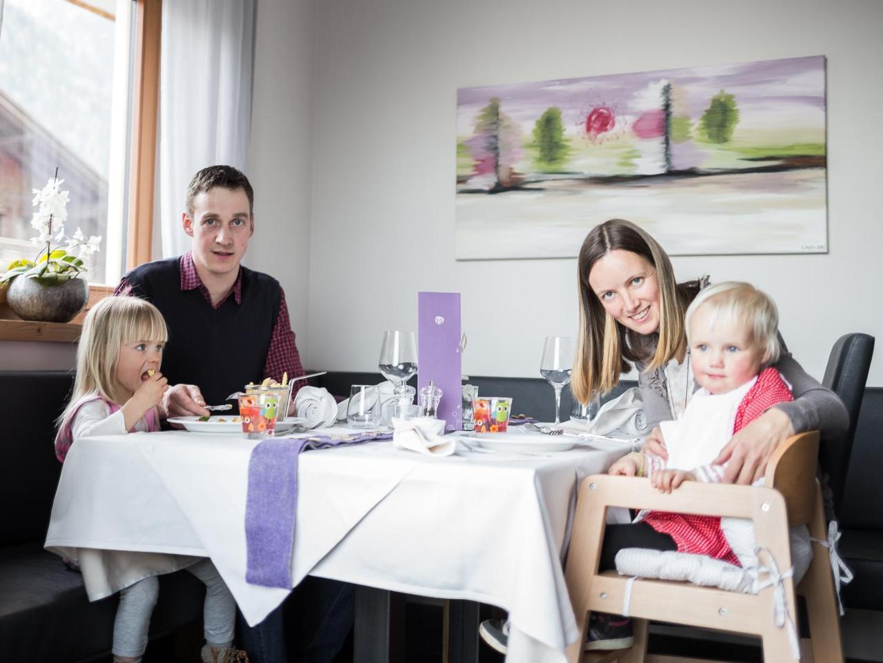 Familienhotel Viktoria Ultimo Bagian luar foto