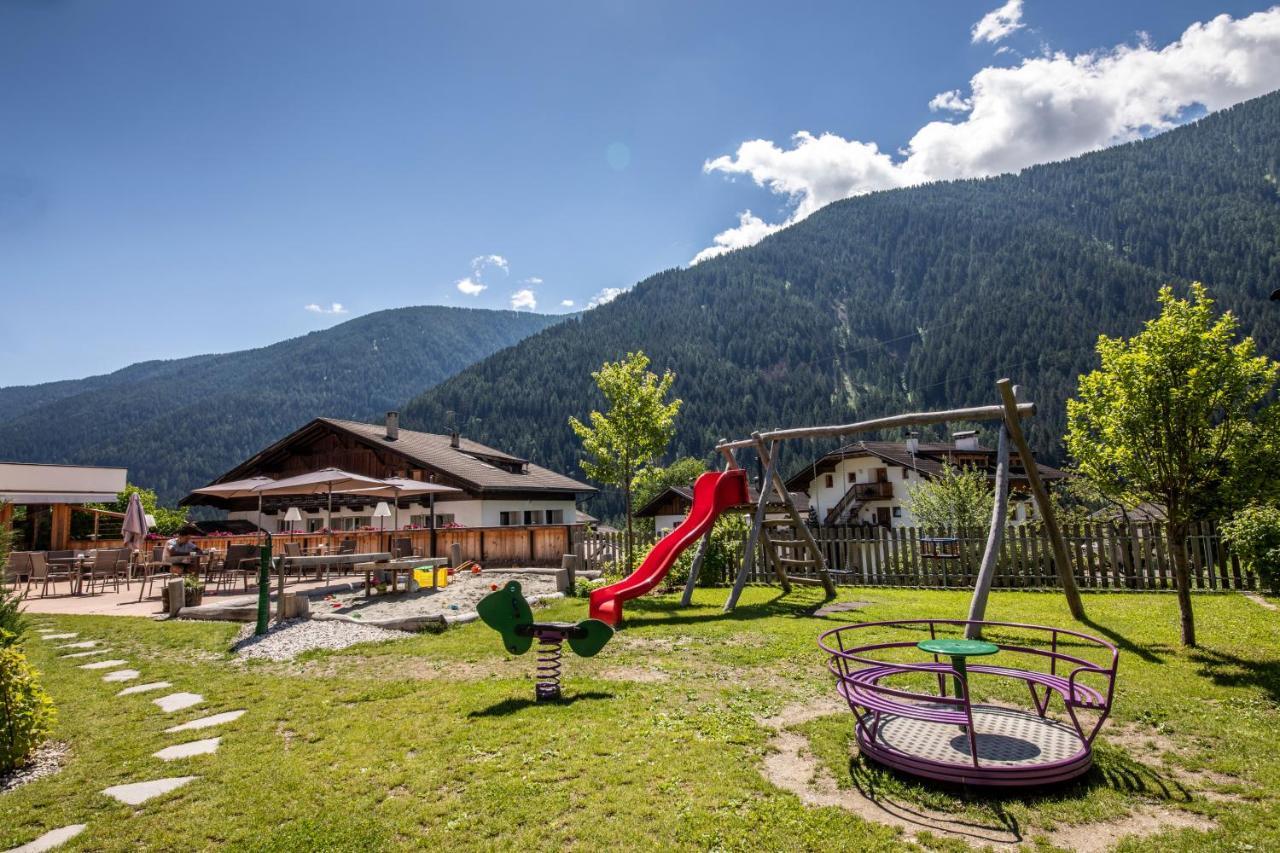 Familienhotel Viktoria Ultimo Bagian luar foto
